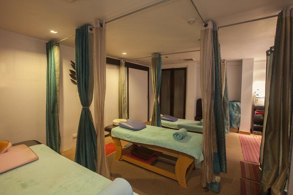 Avalon Courtyard Residence Suites New Delhi Exterior photo